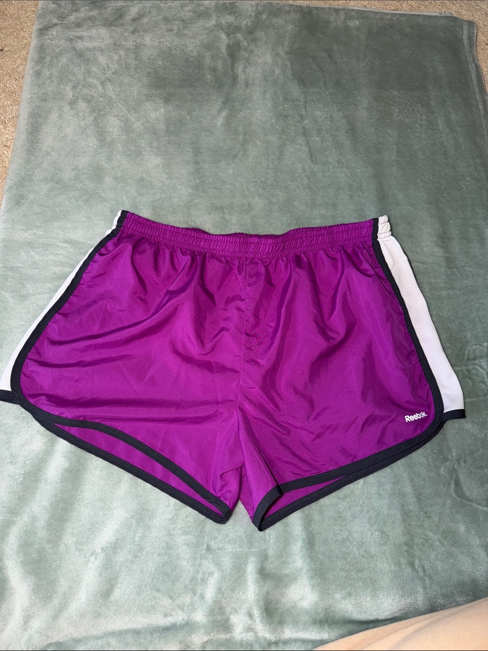 Reebok Play Dry Running Shorts L Purple White Lined Key Pocket